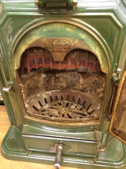 J DAY 10019 ESSE JEUNESSE NO. 3 VINTAGE DECORATIVE STOVE IN GREEN ENAMEL - Image 3